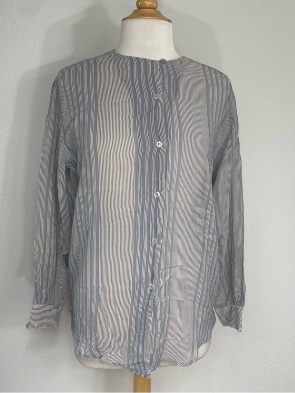 Vintage Ann Taylor Womens Gray Cream Stripe 100% Silk Button Blouse Size Medium